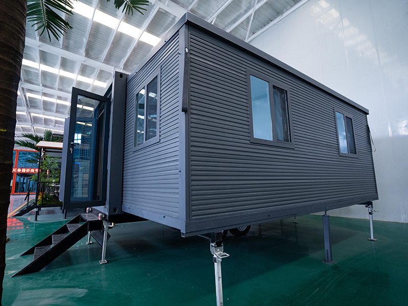 Trailer-Mounted Double-Wing Expandable House Project